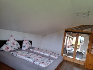 2 Schlafzimmer, Reisekinderbett, kostenloses WLAN, Bettwäsche