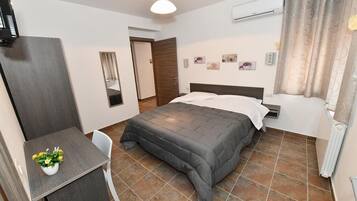 Double or Twin Room | Minibar, desk, free WiFi, bed sheets