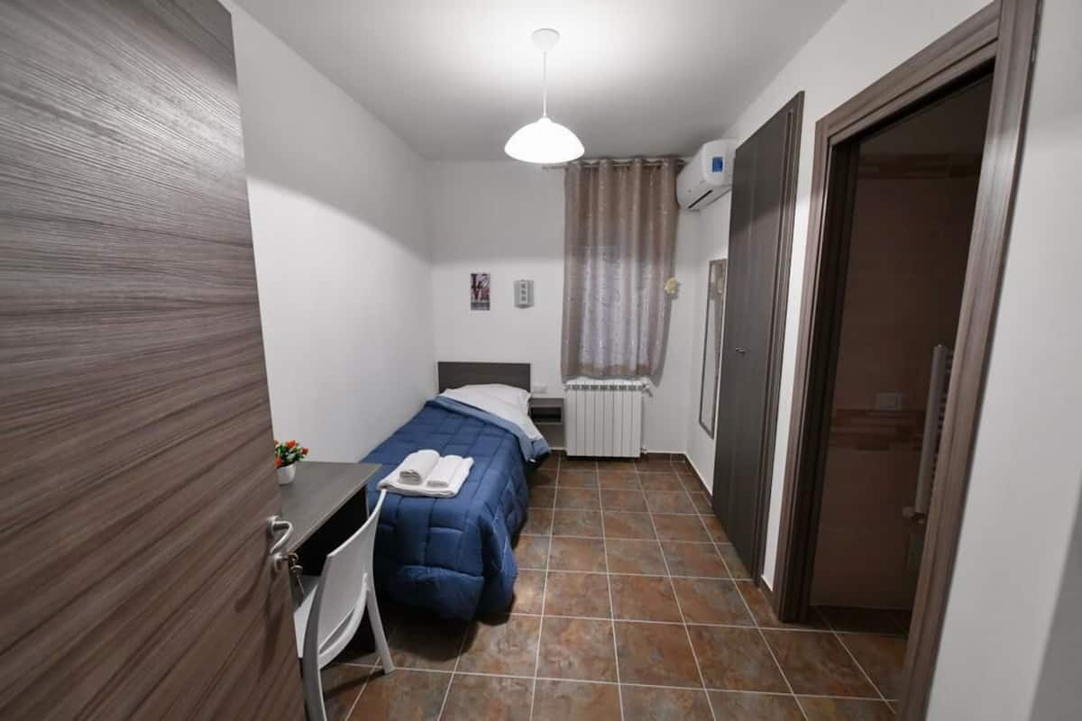 Habitación individual tradicional | Minibar, escritorio, wifi gratis y ropa de cama