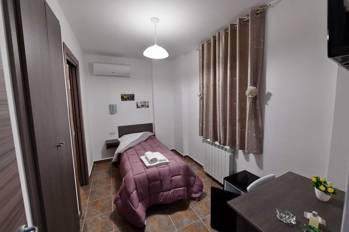 Habitación individual | Minibar, escritorio, wifi gratis y ropa de cama