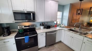 Condo, Multiple Beds, Private Pool, Ocean View | Private kitchen | Fridge, microwave, stovetop, dishwasher