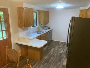 Fridge, microwave, oven, stovetop - South Hills Rose house (Eugene)