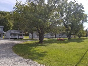View from room - Sunset Cottages and Motel (Ligonier)