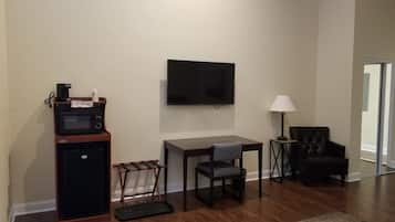 Deluxe Double Room | 2 bedrooms, premium bedding, desk, laptop workspace