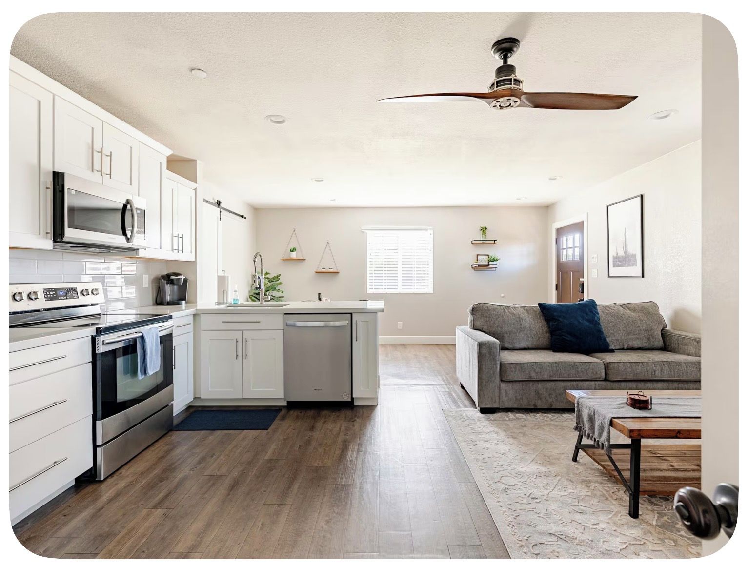 Coffee/tea maker, fridge, microwave, oven