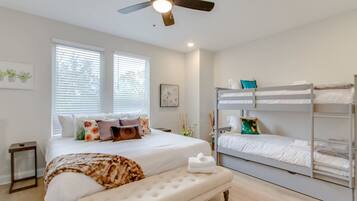 3 bedrooms, desk, iron/ironing board, travel crib