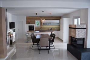 Kühlschrank, Ofen, Herdplatte, Geschirrspüler