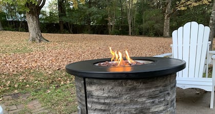 Stay in Franklin - Close to downtown - fire pit & grill