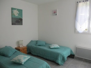 2 bedrooms, iron/ironing board, free WiFi, bed sheets