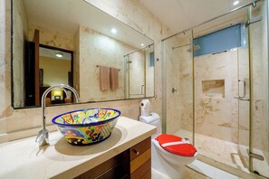 Shower, hair dryer - Beachside 2BR with Rooftop Pool - At Casa del Mar (Playa del Carmen)