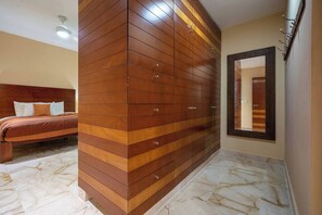 2 bedrooms, in-room safe, iron/ironing board, free WiFi - Beachside 2BR with Rooftop Pool - At Casa del Mar (Playa del Carmen)