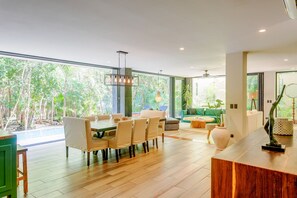 Luxury-Apartment, 3 Schlafzimmer, eigener Pool | Esszimmer