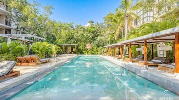 Outdoor pool, free cabanas