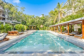 Piscine extérieure, cabanons gratuits