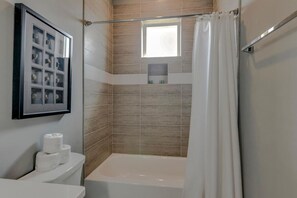 Hårføner og håndklær