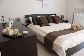 Standard Double or Twin Room | Soundproofing, iron/ironing board, free WiFi, bed sheets - Momy home b&b (Caserta)