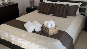 Camera Standard con letto matrimoniale o 2 letti singoli | Insonorizzazione, ferro/asse da stiro, Wi-Fi gratuito, lenzuola