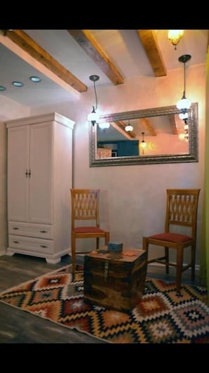 Appartement, 1 chambre | Coin séjour | Télévision à écran plat de 32 pouces avec chaßnes par satellite
