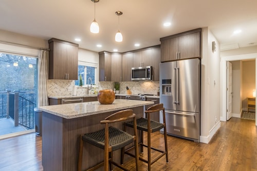 Broadmoor Stunner Sleeps 8 Has It All