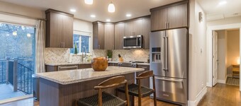 Broadmoor Stunner Sleeps 8 Has It All