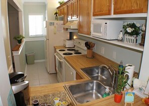 Refrigerador, microondas, placa de cocina, lavavajillas