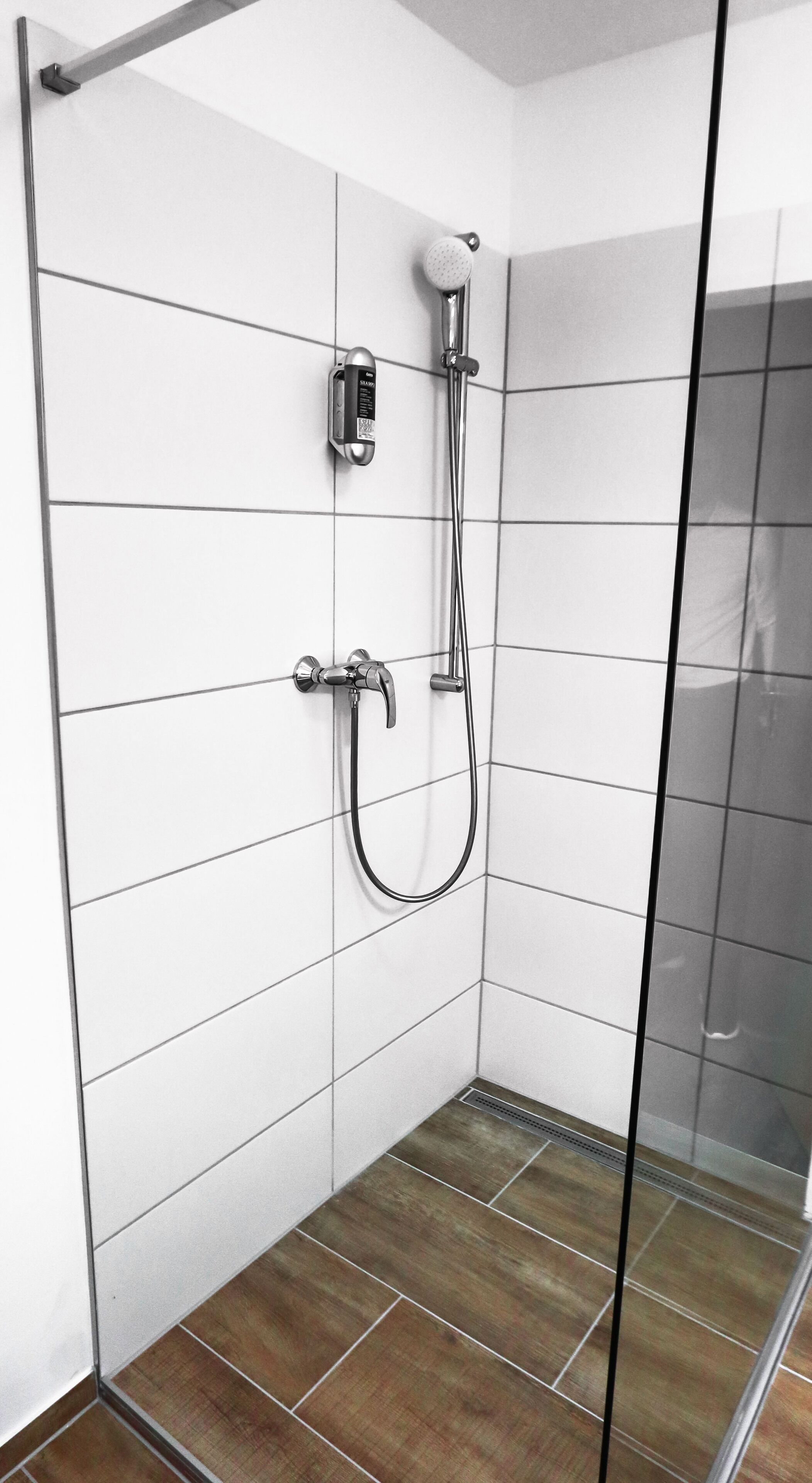 Classic Double Room | Bathroom | Hair dryer, towels, soap, shampoo