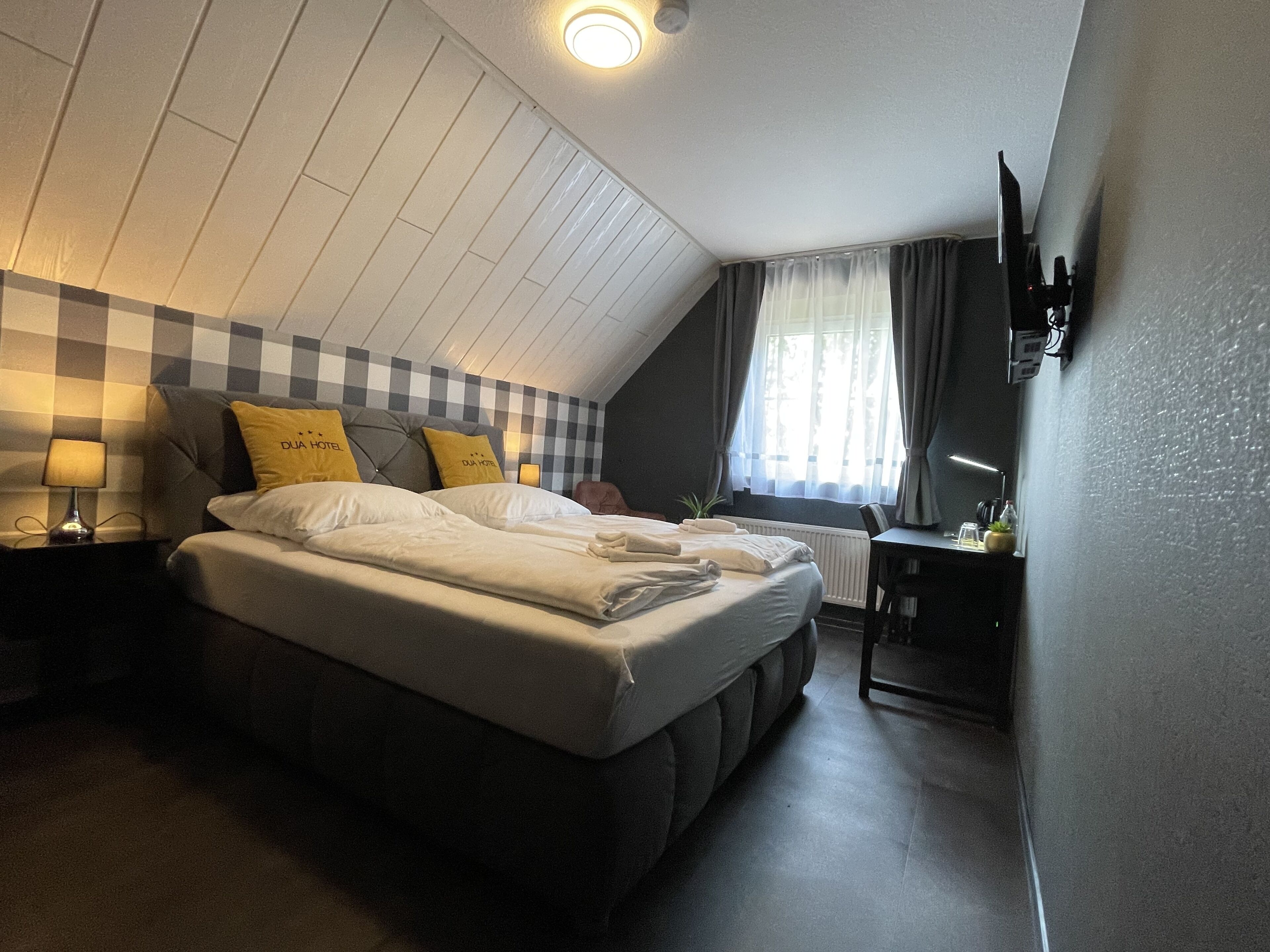Classic Double Room | Hypo-allergenic bedding available, desk, laptop workspace