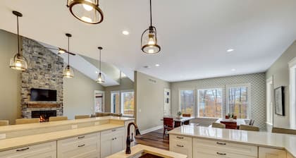 Golfers dream w/ 5-star experience! Boyne Mountain ski in/out
Garage, fire-pit!