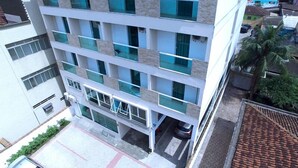 A multi-story building with a modern architectural design, featuring a series of balconies and large windows. - Hotel do Farol (Cubatao)