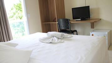 Quarto casal de uso individual | Frigobar, escrivaninha, Wi-Fi de cortesia, acesso para cadeiras de rodas
