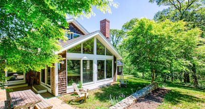 Private Hillside Home, Fully Equipped Kitchen, Dog-Friendly, A/C, W/D