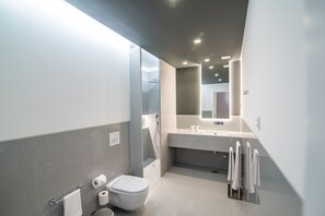 Appartamento Standard | Bagno | Doccia, asciugacapelli, bidet, asciugamani