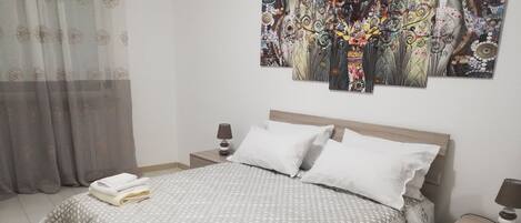 2 Schlafzimmer, Schreibtisch, Bügeleisen/Bügelbrett, WLAN