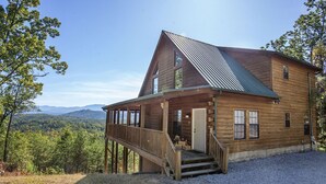 A log cabin with a porch and a view of the mountains. - Dunder Mountain Views Cabin Retreat (Sevierville)