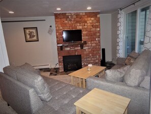 平板电视、壁炉