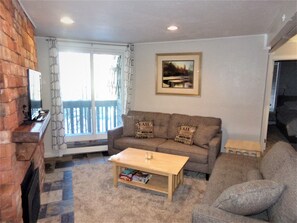 平板电视、壁炉