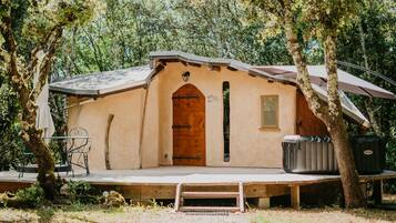 Comfort Cottage, Private Bathroom (La fée des bois) | 2 bedrooms, hypo-allergenic bedding, individually decorated