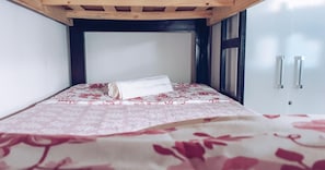 1 habitación, tabla de planchar con plancha y wifi gratis 