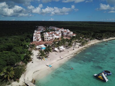 The blue lagoon of the Caribbean Sea