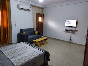 1 bedroom, individually decorated, individually furnished