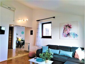 TV, toys, books -                                                                             **** (Primošten)