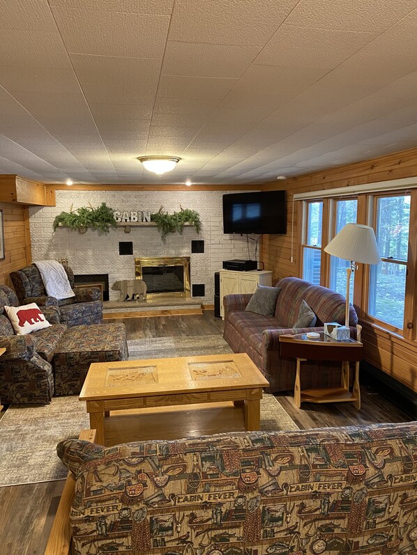 Smart TV, table football, stereo