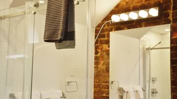 Studio Loft - Suite 202 | Bathroom | Shower, rainfall showerhead, free toiletries, hair dryer