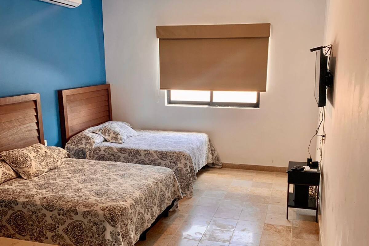 Habitación junior | Colchones Select Comfort, tabla de planchar con plancha, wifi gratis