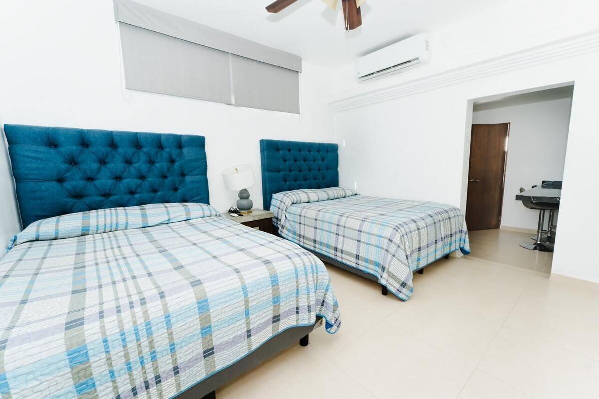 Loft tradicional | Colchones Select Comfort, tabla de planchar con plancha, wifi gratis