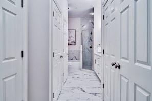 Combined shower/tub, hair dryer, towels - Seagrove Highlands Top Floor (Seagrove Beach)