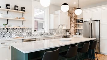 Luxury House | Private kitchen | Fridge, microwave, stovetop, dishwasher