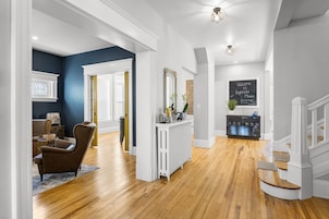 Luxury House | Living area | 42-inch flat-screen TV with satellite channels, TV, Netflix