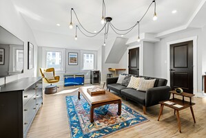 Luxury House | Living area | 42-inch flat-screen TV with satellite channels, TV, Netflix