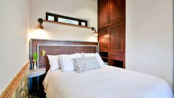 1 soverom, skrivebord, strykejern/-brett og wi-fi (inkludert)